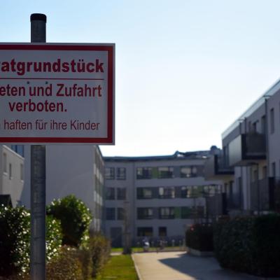 Absicherung der Grundstücksgrenze eines Wohn- oder Gewerbeobjekts