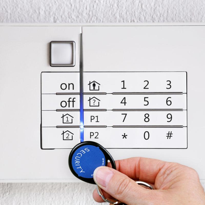 Bedienung einer Alarmanlage über Keypad oder Funkfernbedienung