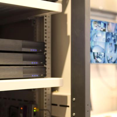 Integration von Videoüberwachungstechnik in einem Serverschrank